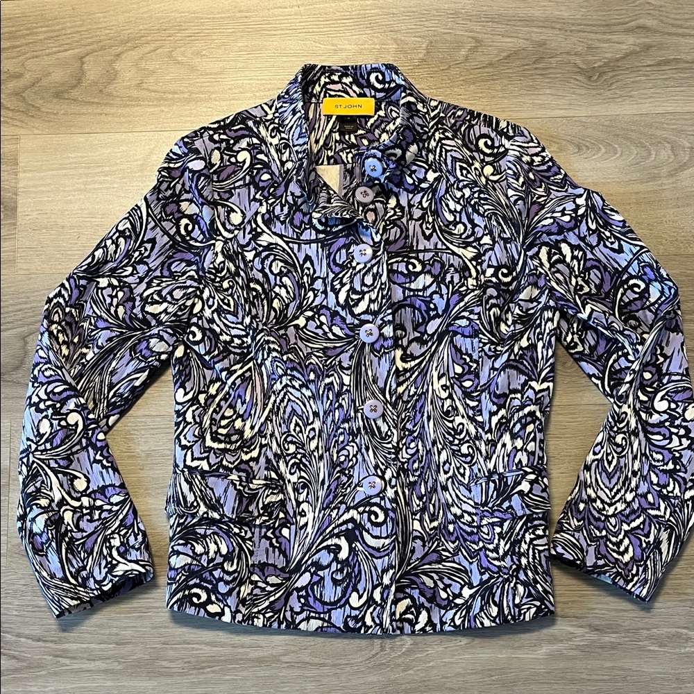 💎St. John lightweight jacket. Size medium.